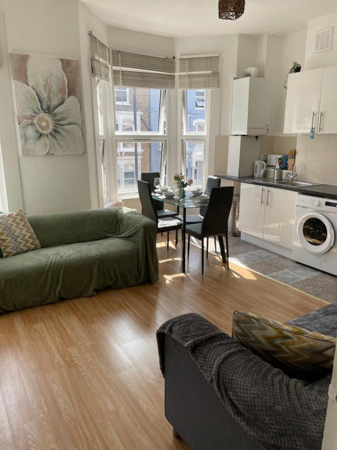 Large, Bright And Spacious 3 Bed Flat In London Exterior foto